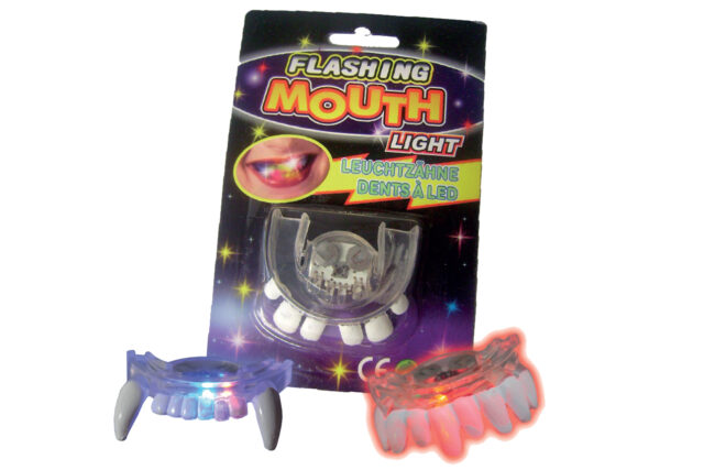 Flashing Teeth-27268