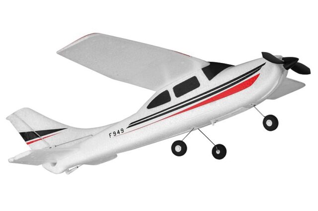 Cessna 182 - R/C fly-36567