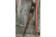 Barbed wire bat - 80cm - Wood